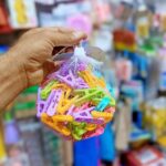 طقم مشابك غسيل بلاستيك ألوان مبهجة (شبكة مشابك).