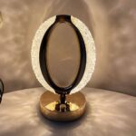 أباجورة مكتب كريستال ليد (LED) مودرن بتصميم بيضاوي وقاعدة ذهبية.