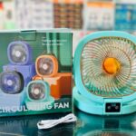 مروحة التبريد وتدوير الهواء اللاسلكية الذكية (Circulating Fan) مع شاشة رقمية ومقبض حمل.