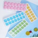 قوالب ثلج سيليكون مرنة ذات قاعدة ناعمة لسهولة الإخراج (Silicone Bottom Ice Cube Trays).