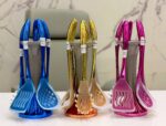 ⁦طقم توزيع سيليكون حراري متكامل مع حامل دوار (Silicone Kitchen Utensils Set with Rotating Stand) من ماركة SMART CARGO.⁩ - الصورة ⁦3⁩