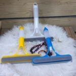ممسحة وقشاطة زجاج ونوافذ 3 في 1 مع بخاخ وخزان مدمج (3-in-1 Window Squeegee Cleaner with Spray Bottle & Lint Brush).