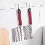 سكين تقطيع البطاطس والخضروات المموجة (Wavy French Fry Cutter / Crinkle Cutter).
