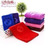 مناشف تنظيف السيارات والأغراض العامة المصنوعة من الألياف الدقيقة المطرزة (Microfiber Car Cleaning Towels).