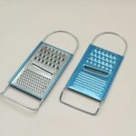 مبشرة مطبخ مسطحة صغيرة ذات إطار معدني ومقبض (Mini Flat Kitchen Grater).