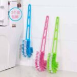 فرشاة تنظيف المرحاض والمراحيض ذات الوجهين والمقبض الطويل (Double-Sided Long Handle Toilet Brush).