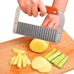 قطاعة البطاطس والخضروات المموجة ذات المقبض الخشبي (Wavy French Fry Cutter / Crinkle Cutter).