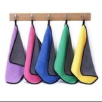 مناشف تنظيف ميكروفايبر ذات وجهين مع حلقة تعليق (Double-Sided Microfiber Cleaning Towels with Hanging Loops).