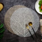 مفارش طاولة دائرية مزخرفة بتصميم شبكي أشبه بأوراق الشجر (Round Hollow-Out PVC Placemats).