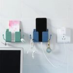 حامل الجوال الجداري اللاصق متعدد الاستخدامات مع خطافات جانبية (Wall-Mounted Phone Holder with Hooks).
