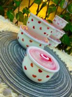 طقم أوعية حفظ طعام زجاجية دائرية بغطاء بلاستيكي محكم (أشكال قلوب) (Round Glass Food Storage Bowls Set with Plastic Lids - Hearts Design).