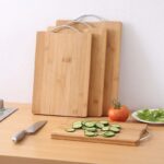 طقم ألواح تقطيع خشبية (خيزران) بمقابض معدنية (3 أو 4 قطع) (Bamboo Cutting Boards Set with Stainless Steel Handles).